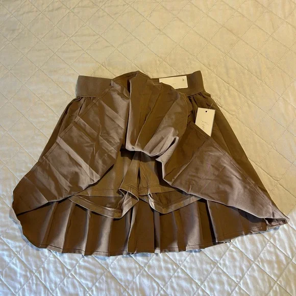 Elegant Brown Pleated Skort - Picture 5 of 9
